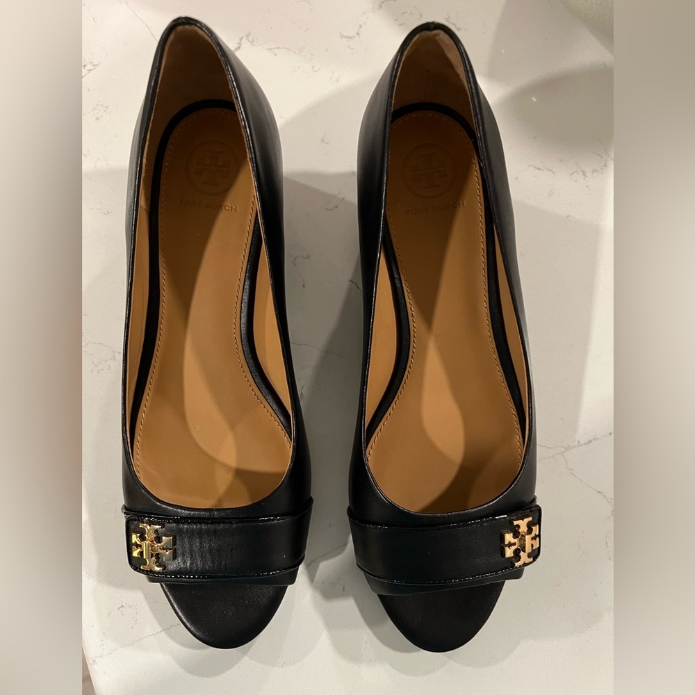 TB BLK KIRA 45MM Open Toe Calf Leather. Worn twice! Perfect condition!!  Size 9